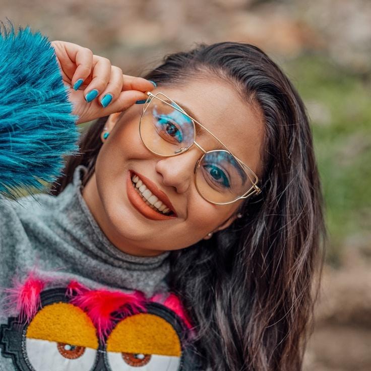 Taylor Kim, Director of Client Relations, discussing corporate gifting strategy with business clients